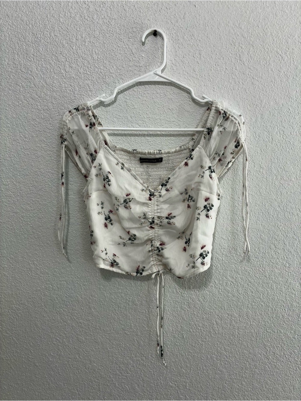 Abercrombie & Fitch White Floral Ruched Tie-Front Crop Top